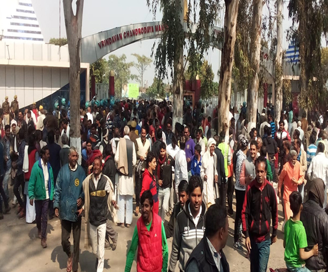 //www.jagranimages.com/images/pm modi in vrindavan people out side_2019_2_11_16218_s.jpg